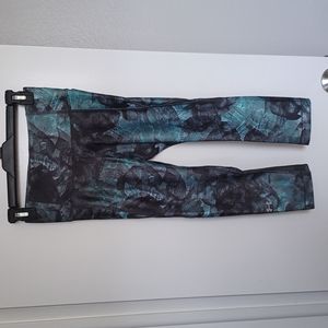 Under Armour compression capri